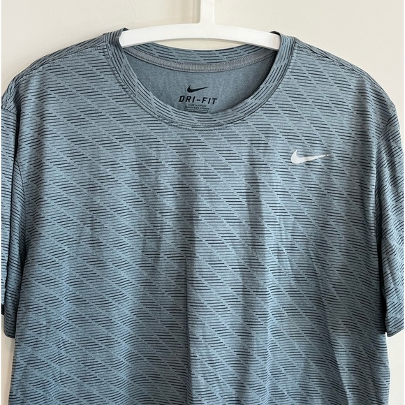 Nike Dri-Fit XL Short Sleeve Crewneck Athletic Shirt - Picture 3 of 11